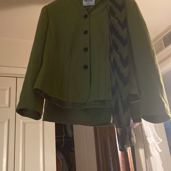 3pcs skirt set w scarf excellent design - Picture 5 of 8